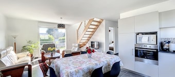 Charming 3-Bedroom House Near Beach with Garden, Free WiFi, and Parking