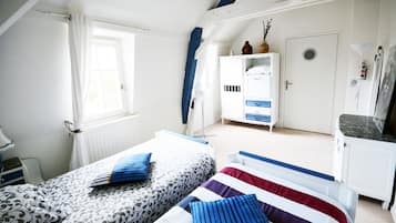 4 slaapkamers, een strijkplank/strijkijzer, gratis wifi, beddengoed