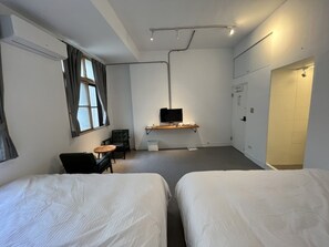 Down duvets, desk, free WiFi