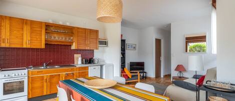 Fridge, microwave, oven, dishwasher