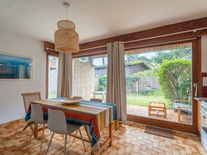 Dining - Charming 3-Star House for 6 with Garden, BBQ, and Parking near Forest and Ocean (Mimizan)