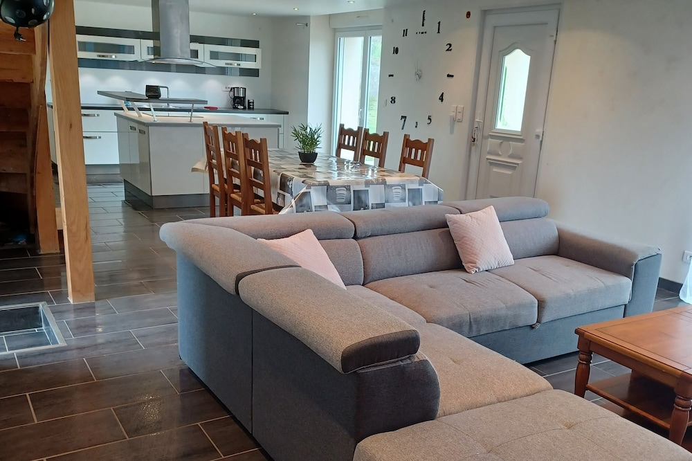House near beaches and shops in Telgruc on the Crozon peninsula