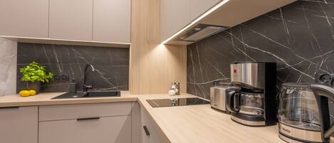 Fridge, microwave, stovetop, dishwasher