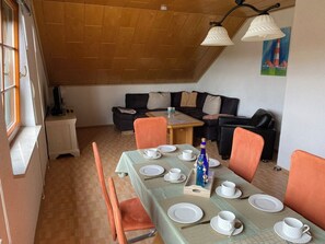 Dining - Family-friendly vacation apartment "Weitblick Oberdeck" near the Baltic Sea (Grevesmühlen/OT Hoikendorf)