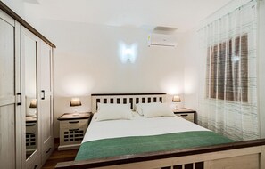 1 bedroom, free WiFi, bed sheets