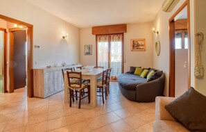 TV, DVD player - Cozy apartment in Bussolengo with WiFi (Bussolengo)
