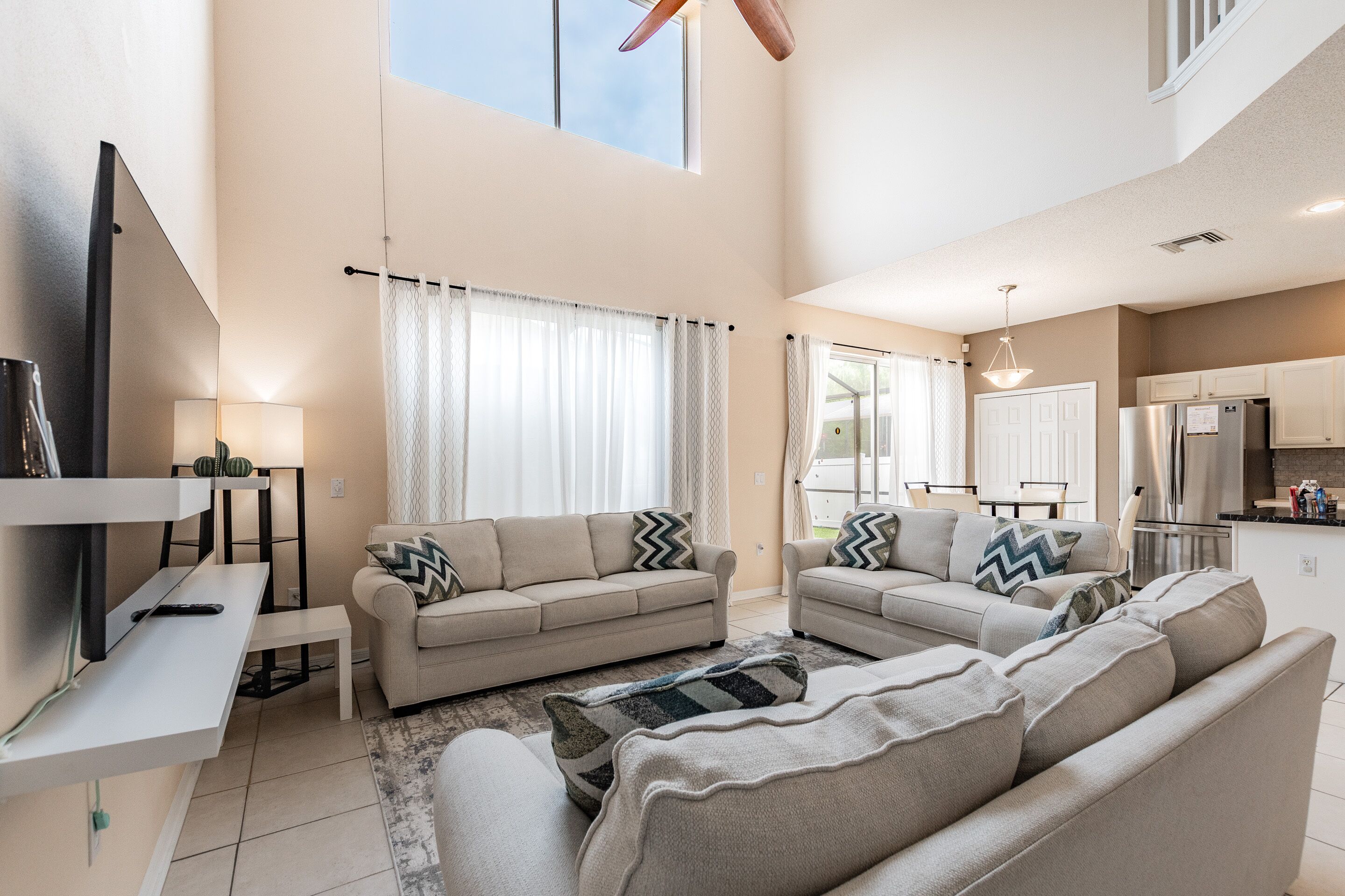Entire Villa Vacation House 7 Br/4.5 BA Pool