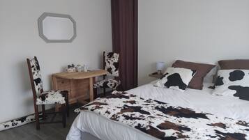 Superior-dobbeltværelse - 1 soveværelse - handicapvenligt - udsigt til have | Premium-sengetøj, senge med madrasser af memory foam, skrivebord