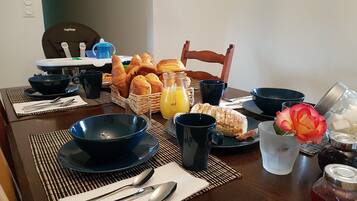 Free daily continental breakfast