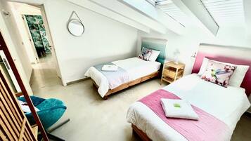 3 quartos, ferros/tábuas de passar roupa, Wi-Fi, roupa de cama