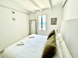 3 chambres, fer et planche à repasser, Wi-Fi, draps fournis