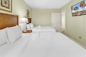 Condo exclusif, 2 chambres, balcon, vue sur l’océan | 1 chambre, décor unique, ameublement unique, fer et planche à repasser