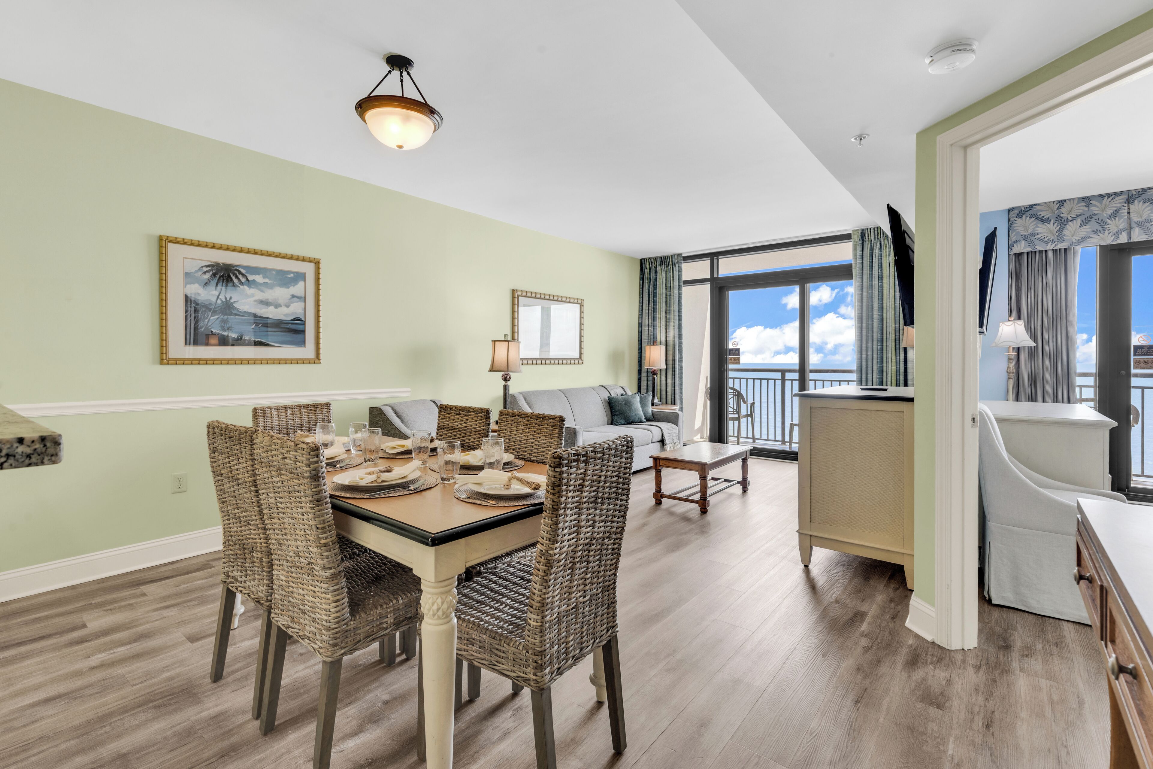 Condo exclusif, 2 chambres, balcon, vue sur l’océan | Repas dans la chambre