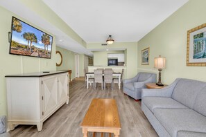 Exclusive-Apartment, 2 Schlafzimmer, Balkon, Meerblick | Wohnzimmer