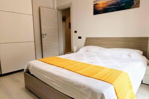 Apartment, Mehrere Betten | 2 Schlafzimmer, Bügeleisen/Bügelbrett, kostenloses WLAN, Bettwäsche