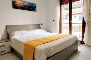 Apartment, Multiple Beds