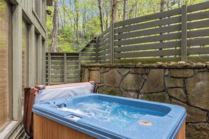 Outdoor spa tub - Gatlinburg Townhouse, Close To Ski, Hot tub, Arcade, Fireplace (GATLINBURG)
