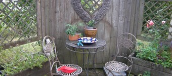 RHÖN-ANTIK" apartment with wood-burning stove and terrace for barbecuing.