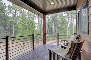 Terrace/patio - Turkey Ridge Lodge - just outside of Deadwood! (Sturgis)