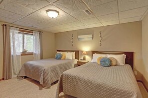 5 bedrooms, WiFi, bed sheets - Turkey Ridge Lodge - just outside of Deadwood! (Sturgis)