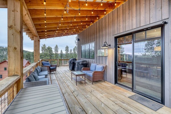 Terrace/patio - Happy Hour Hideaway - Mountaintop views! (Lead)
