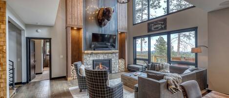 Smart-TV, Kamin, Arbeitsbereiche