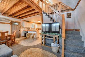 Smart TV, chimenea, reproductor de DVD