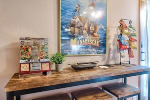 Dining - Hillside Hideaway - Charming Black Hills cabin in (Lead)