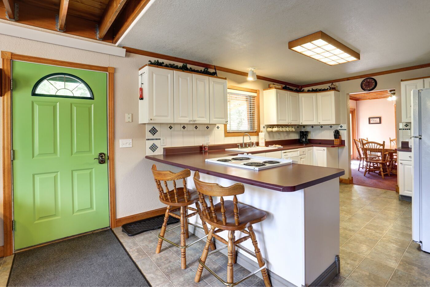 Hillside Hideaway - Charming Black Hills cabin in private location with hot tub!