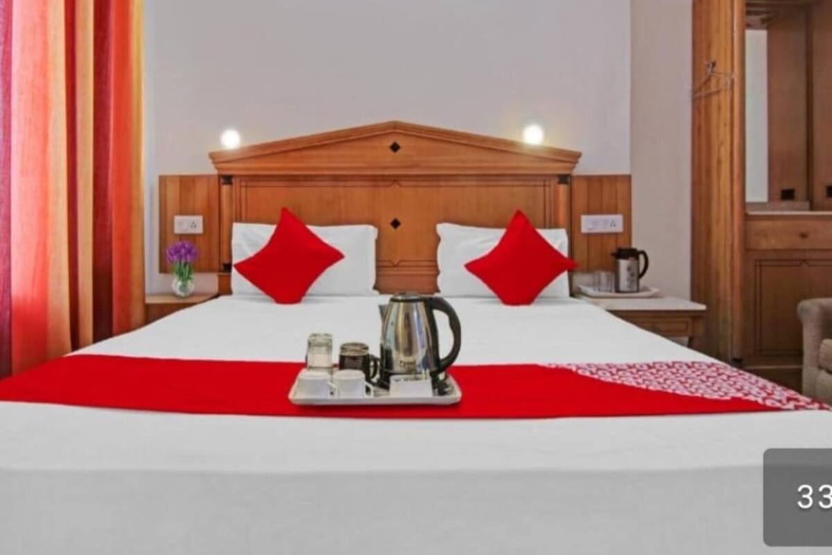 Egyptian cotton sheets, premium bedding, down comforters, desk