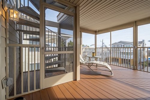 OCEAN VIEWS!! ONE HOME FROM OCEAN - 85 N. ATLANTIC, BETHANY BEACH