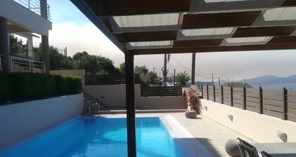 Αυτόνομη βίλα με ιδιωτική πισίνα και απέραντη θέα