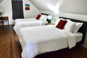4 Schlafzimmer, Schreibtisch, Bügeleisen/Bügelbrett, Reisekinderbett