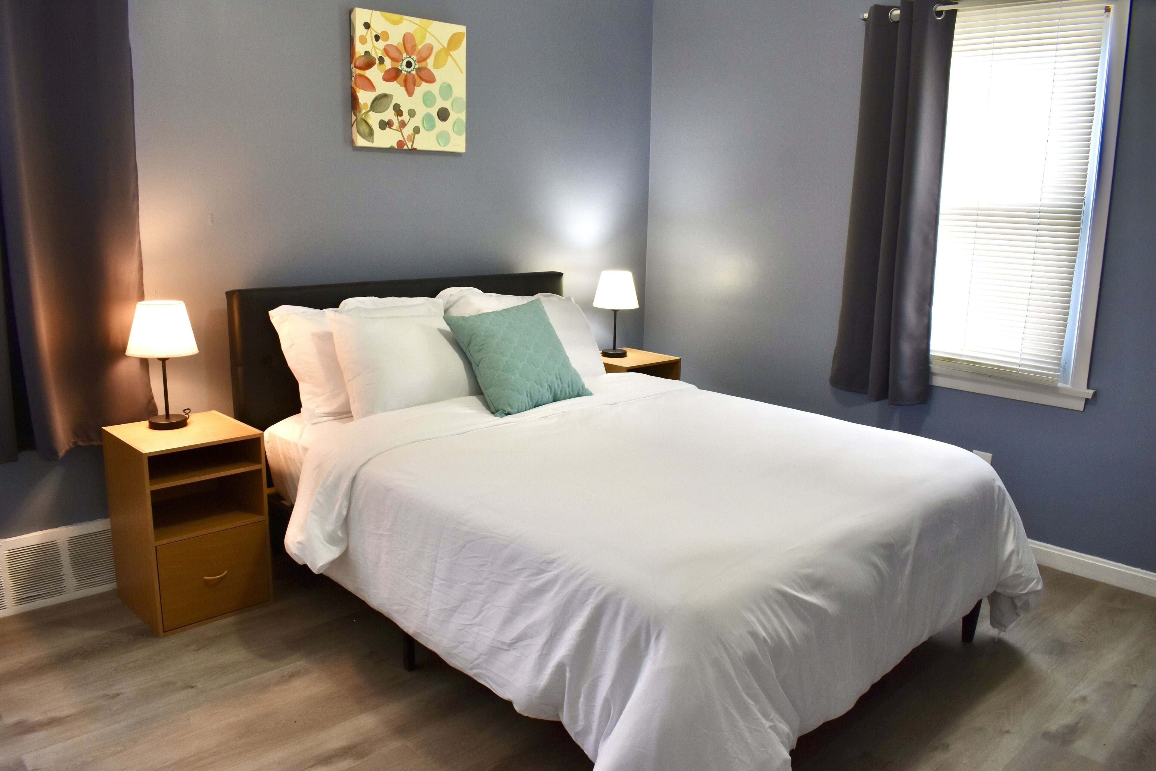 4 QUEEN Beds*10 min to Downtown*Stylish