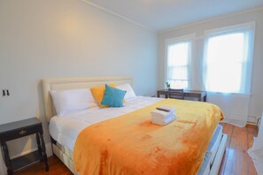 3 bedrooms, free WiFi - Lovely 3-Bedroom Apt with free parking (Providence)