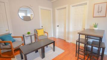 Basic Apartment | Living area