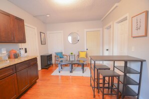 Basic Apartment | Living area