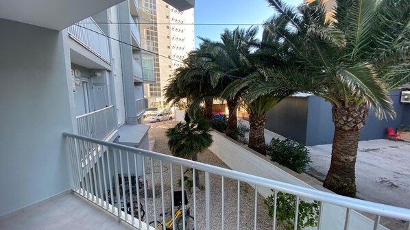 Property grounds - Great apartment 50 m from the beach.... (Calpe)