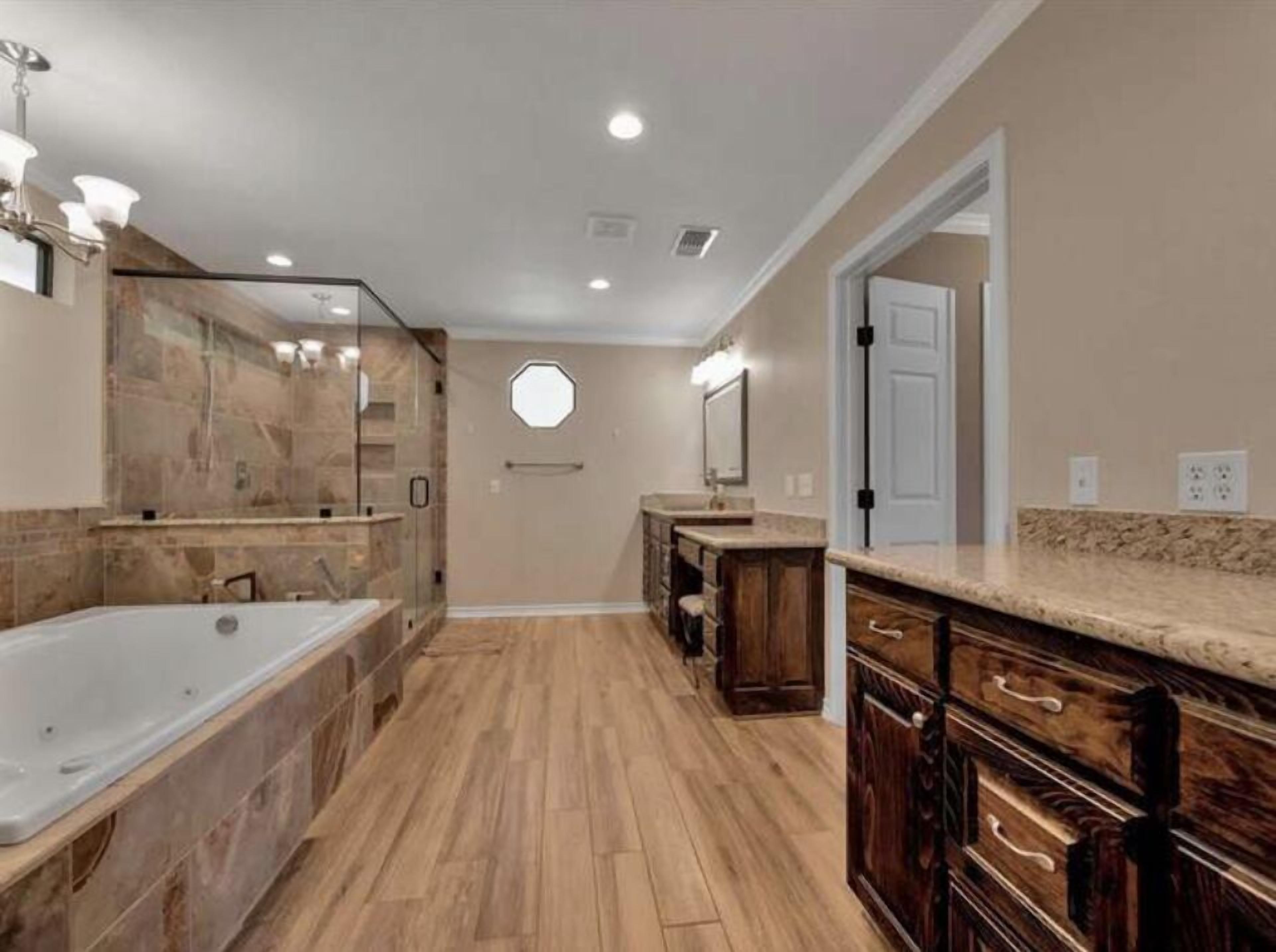 Relaxing EastTx Lake House - Waterfront!