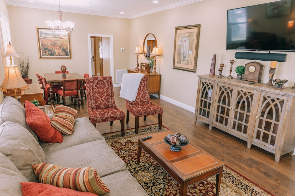 “Premier Maison”- A Charming 2 bedroom cottage