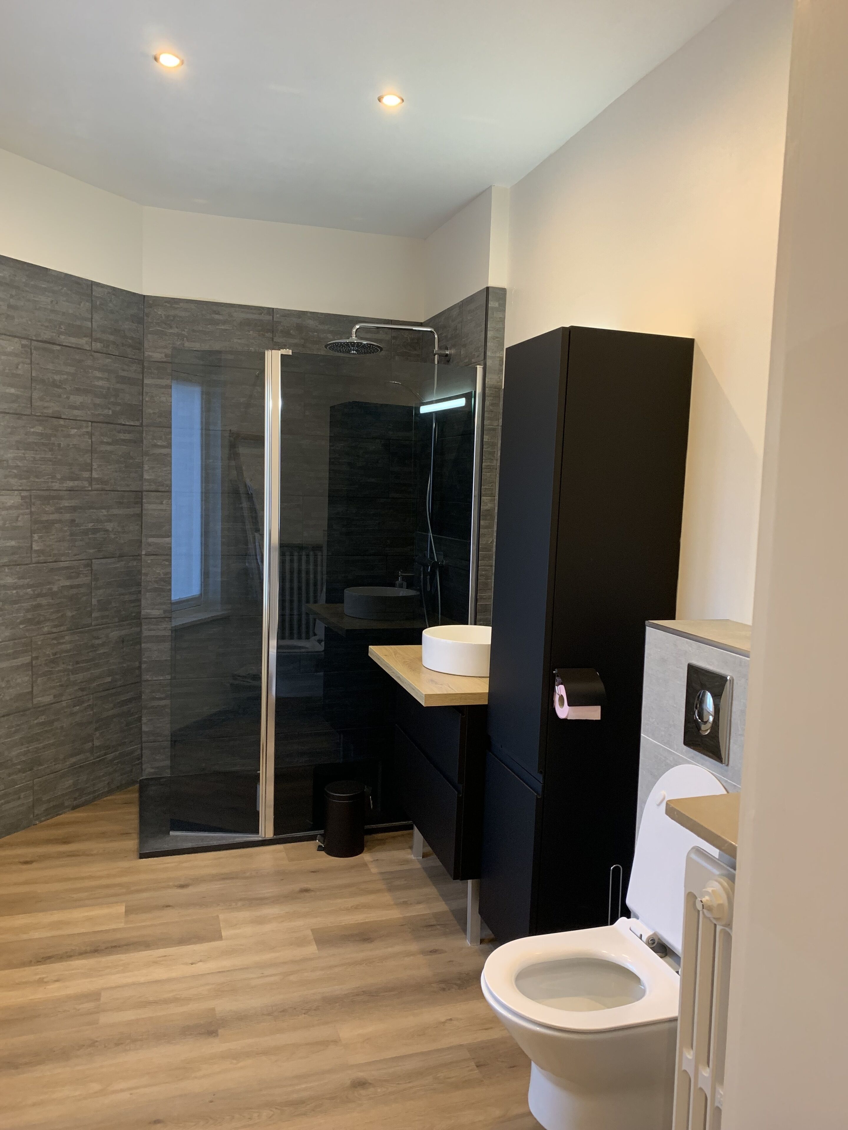 Ensemble douche/baignoire, serviettes fournies