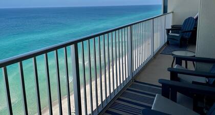 UPDATED 2023 Gulf Front Master BR - Free Beach Chairs & Free Golf Everyday!