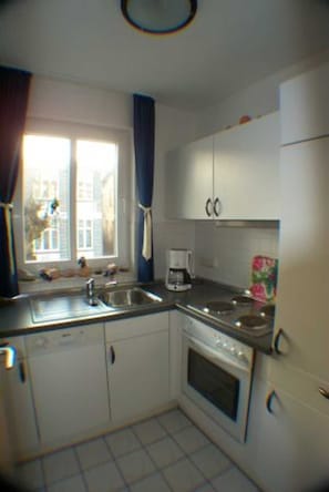Kühlschrank, Mikrowelle, Ofen, Geschirrspüler