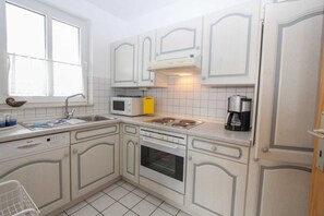 Kühlschrank, Mikrowelle, Ofen, Geschirrspüler