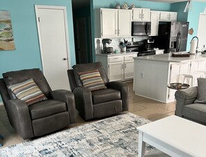 Televisor intel·ligent i llibres 