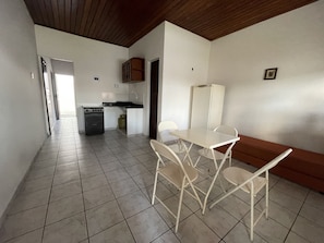 Fridge, oven, cookware/dishes/utensils - Pousada Bougainville (Salinópolis)