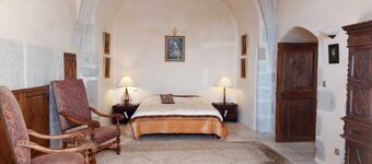 COTTAGE 6 pers. in a Castle, Auvergne Rhône Alpes, Nature, Mountain Biking, Hiking 