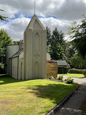 Property grounds - Craig Cottage.beautiful wildlife filled historic country cottage (Banff)
