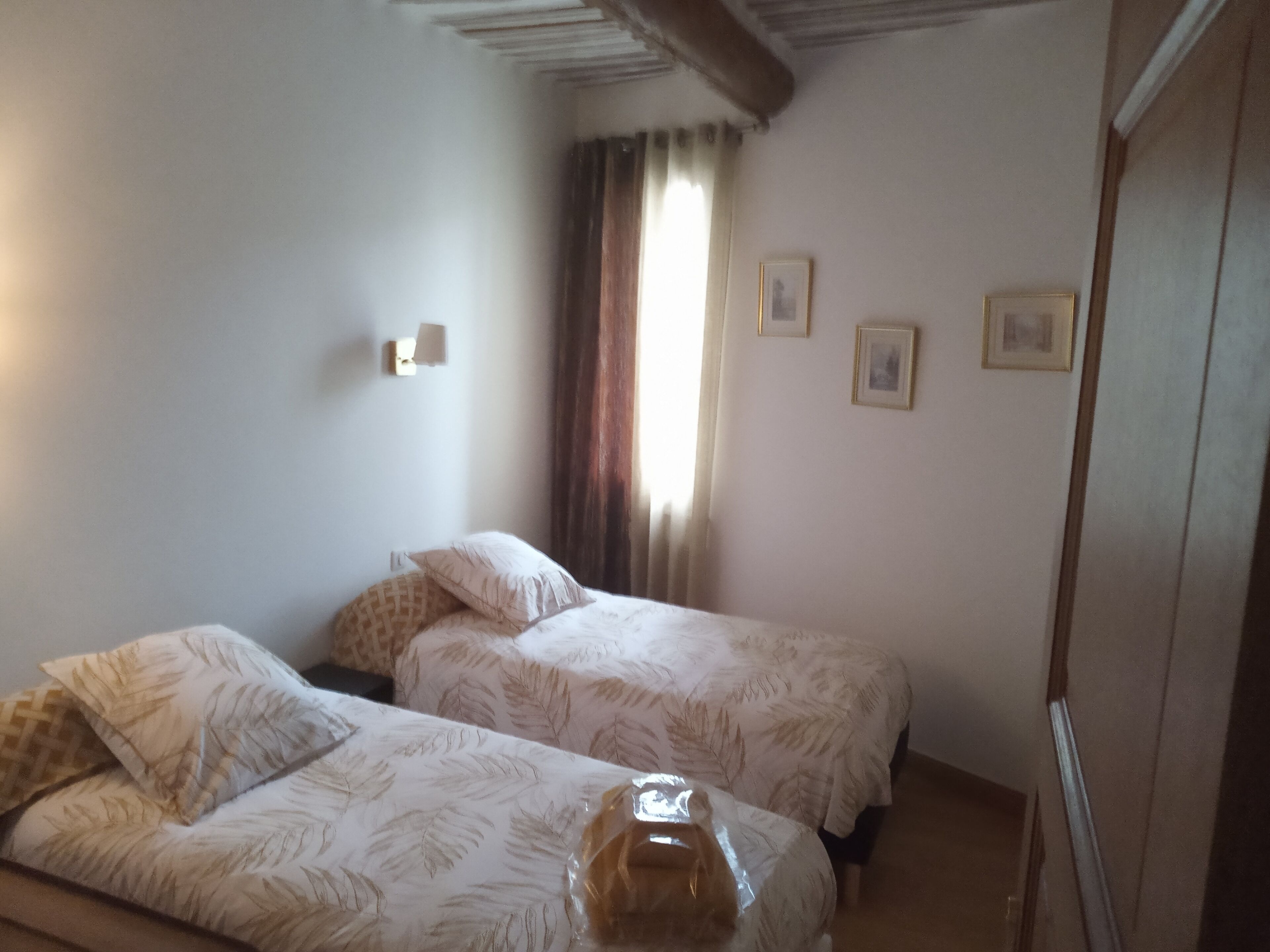 4 bedrooms, WiFi, bed sheets