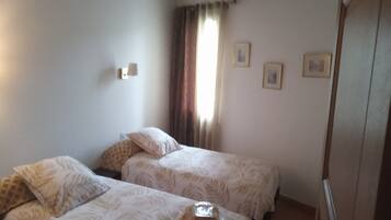 4 bedrooms, WiFi, bed sheets